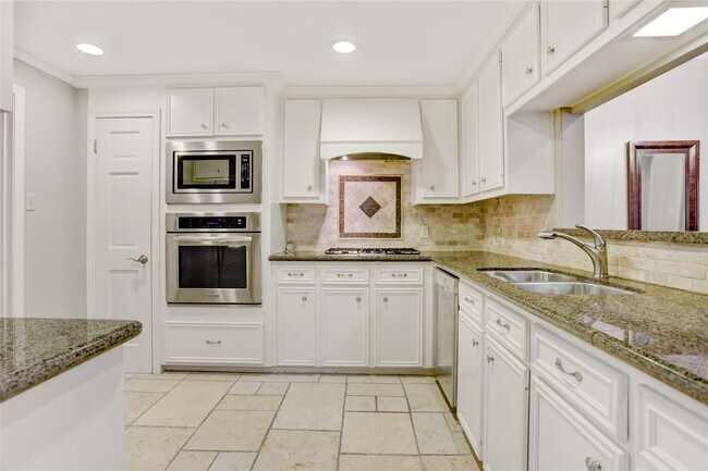 Building Photo - 7514 Olympia Dr