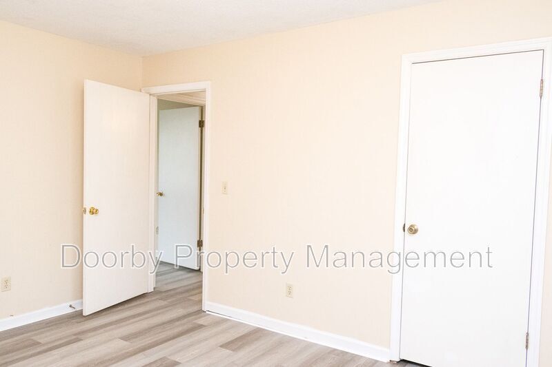 Building Photo - 7808 Holiday Hills Cir