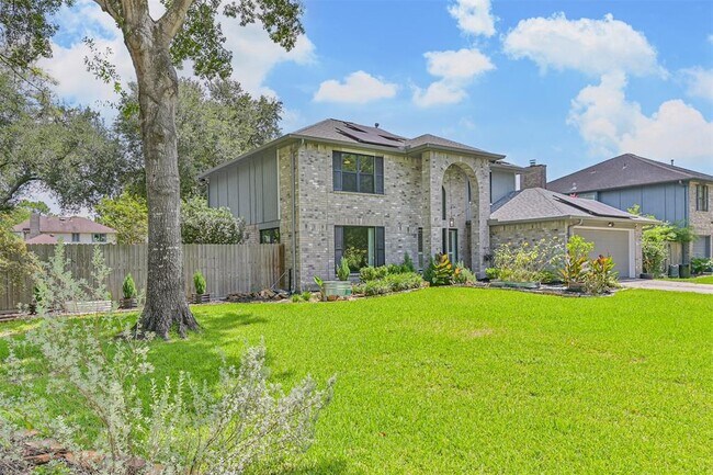 Building Photo - 1801 Vaquero