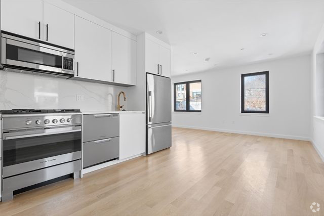 Building Photo - 1618 Beacon St