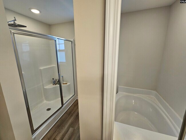 Building Photo - 735 Bustling Br Ln