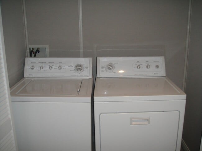 Building Photo - 1846 Twin Lakes Cir