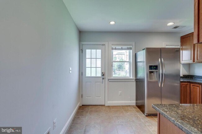 Building Photo - 436 20th St NE