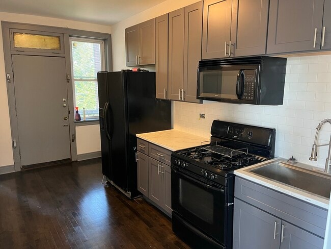 Building Photo - 1918 S Sawyer Ave