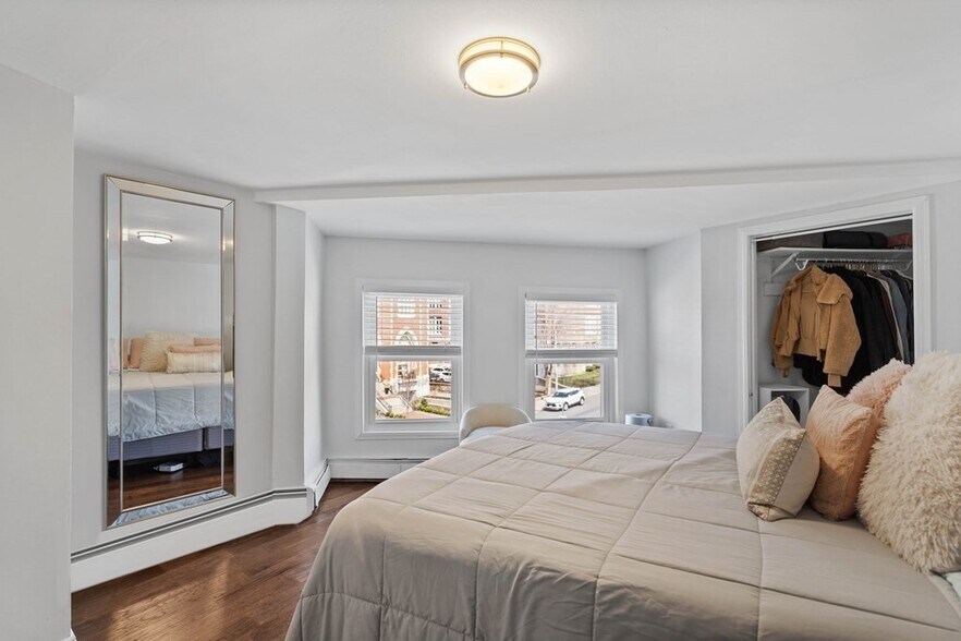 Building Photo - 1 Telegraph St