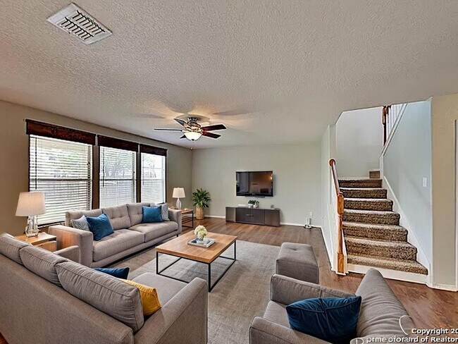 Building Photo - OPEN FLOOR PLAN  |  2 LIVING AREAS  |  4 B...