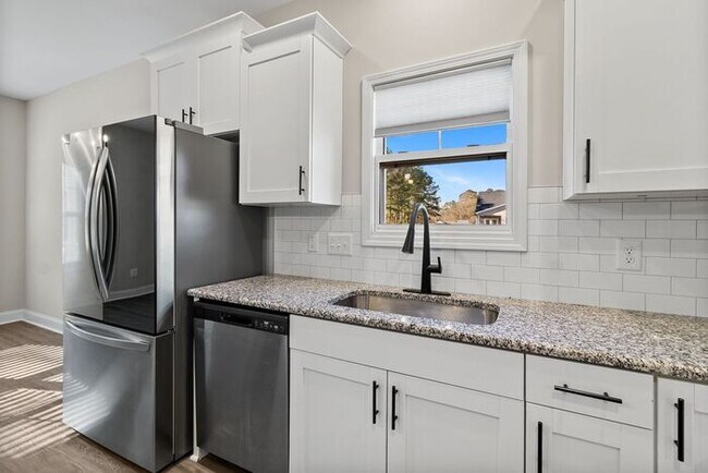 Building Photo - 3 Bedroom, 2.5 Bath Home with Bonus Room