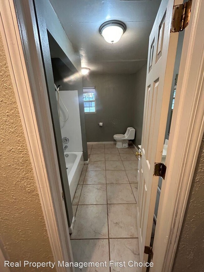 Building Photo - 3 br, 1 bath House - 905 W Denver