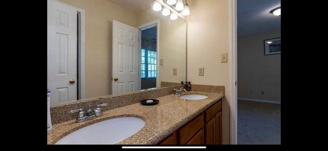 Building Photo - 4512 Emmit Dr