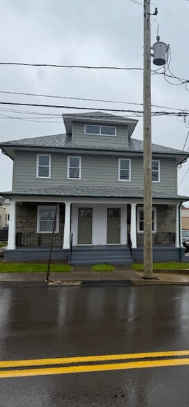 Building Photo - 115 Oak St