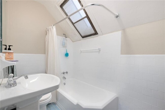 Building Photo - 422 Wayland Ave