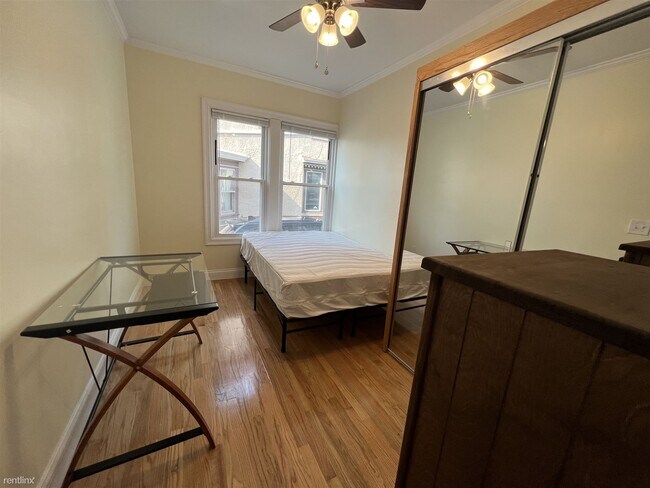 Building Photo - 4 br, 2 bath House - 336 S Division St Apt...