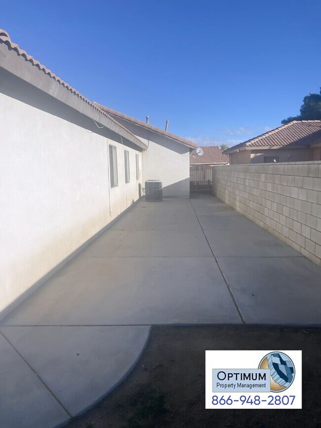 Building Photo - Charming 3-Bedroom, 2-Bathroom Home with E...