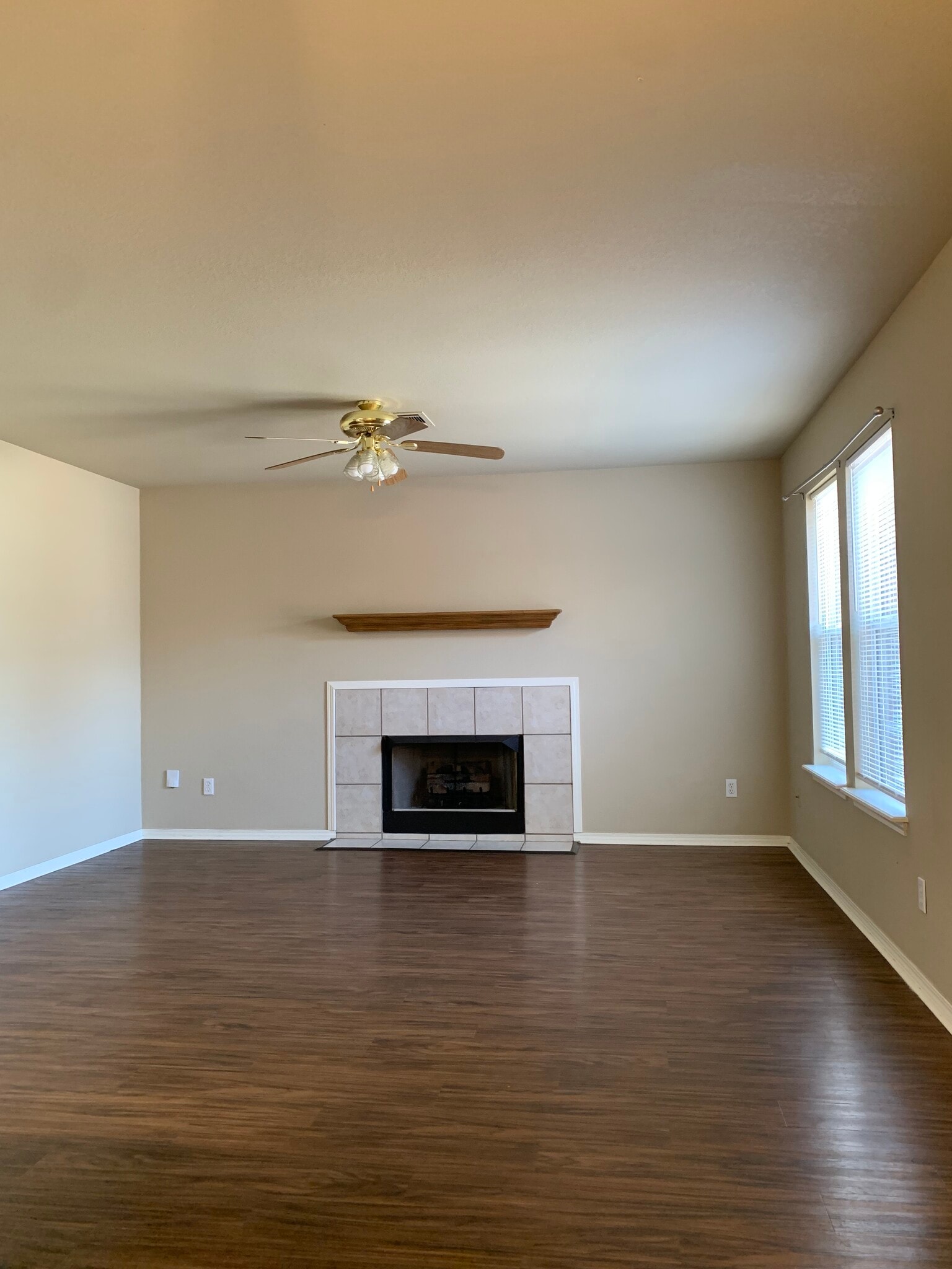 Living Room - 17608 E 78th St N