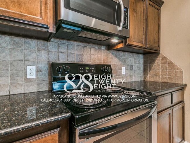 Building Photo - Roommates Not Working Out? 4 Bed/2 Bath Home Near OU Campus Available NOW! (Not Preleasing for 2027)