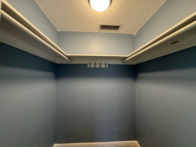 Building Photo - 927 Lemon Bay Dr