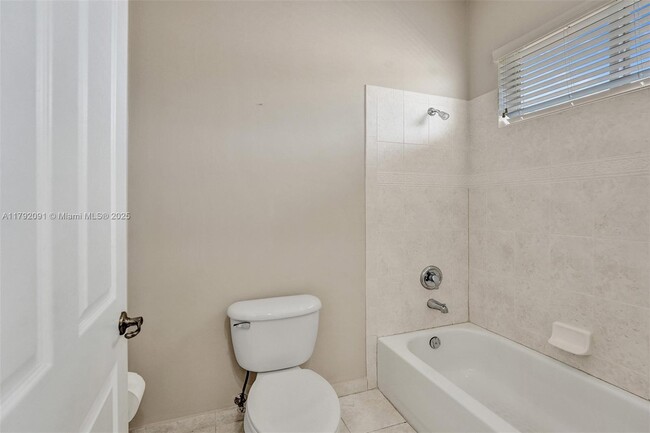 Building Photo - 7607 NW 127th Manor