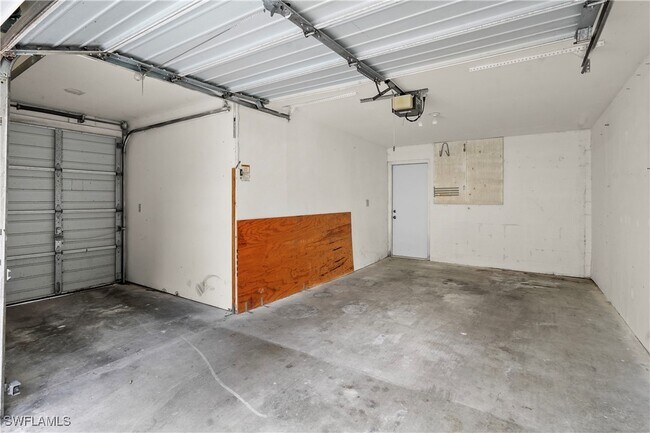 Building Photo - 9851 Costa Mesa Ln