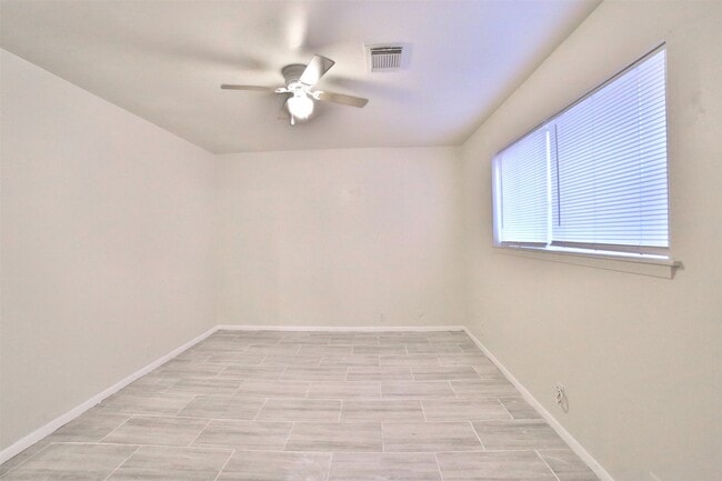 Building Photo - 10723 Shawnbrook Dr