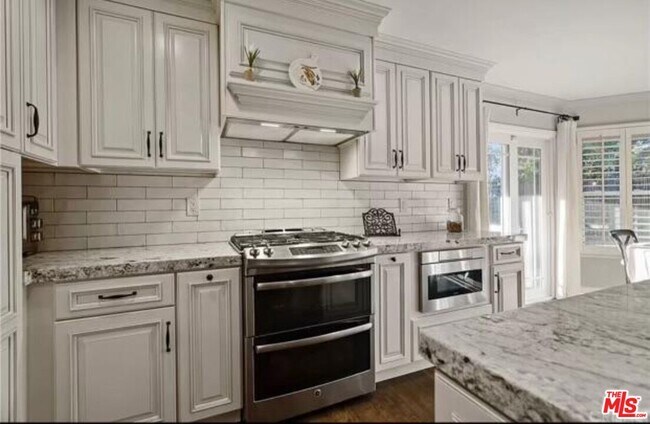 Building Photo - 26068 Charonne Ct