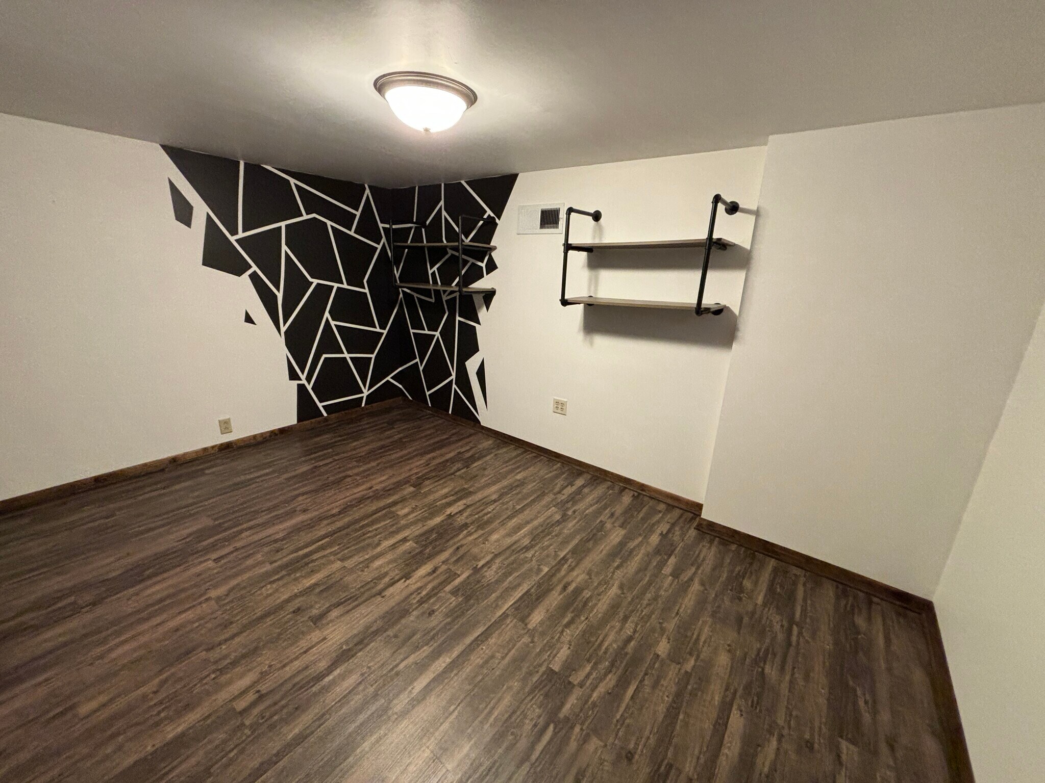 Basement Room - 817 5th St S