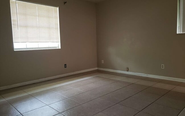 Building Photo - 506 SW Tularosa Ln