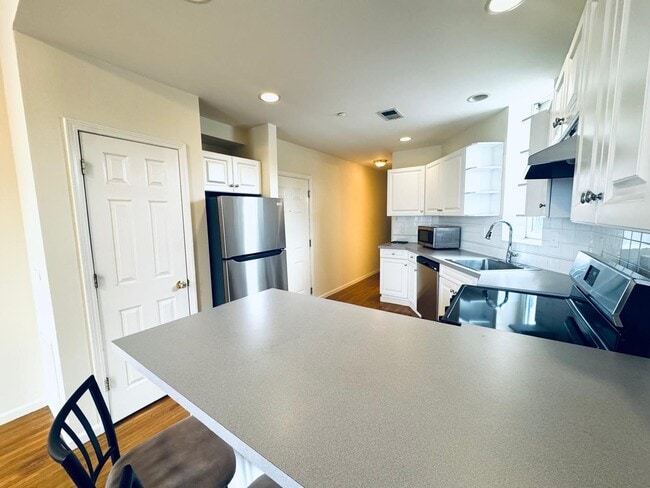 Building Photo - 214 Warren St