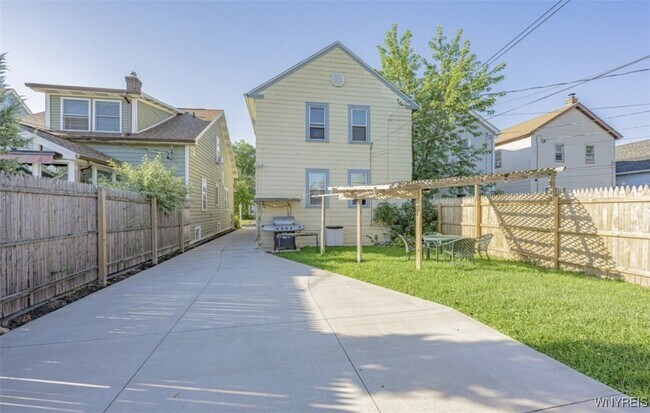 Building Photo - 118 Nassau Ave