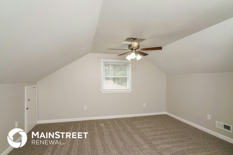 Building Photo - 3725 Greenwich Rd