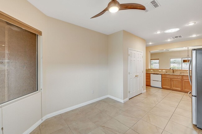 Building Photo - 2/2 BEAUTIFUL Single Story in Sun City Ant...