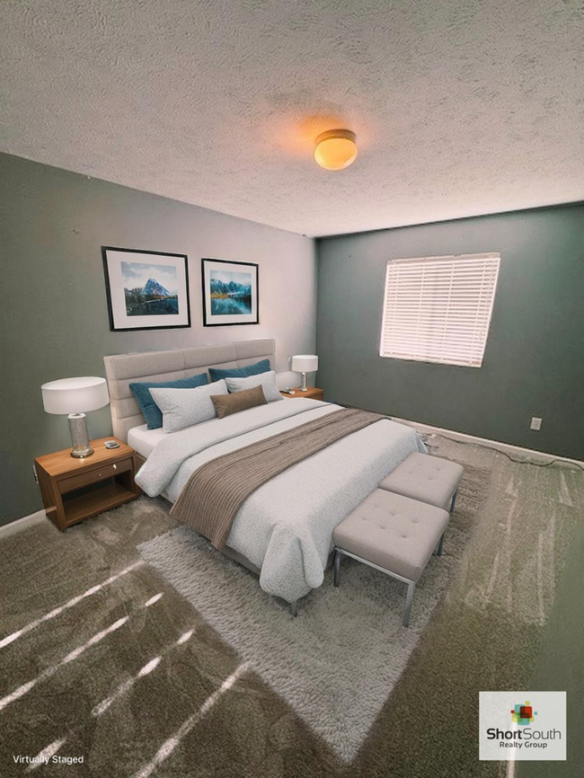 Building Photo - 3 bed 2 bath house right next to South Chr...