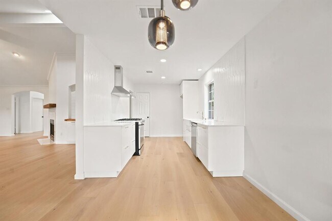 Building Photo - 1319 Rocky Creek Dr