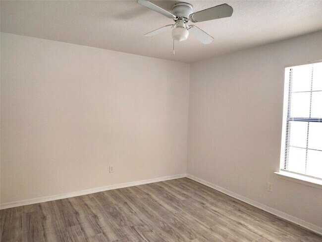 Building Photo - 13835 Purplemartin St
