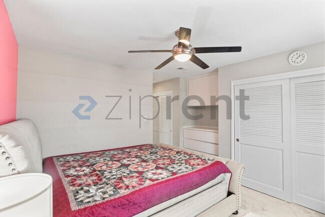 Building Photo - Unit