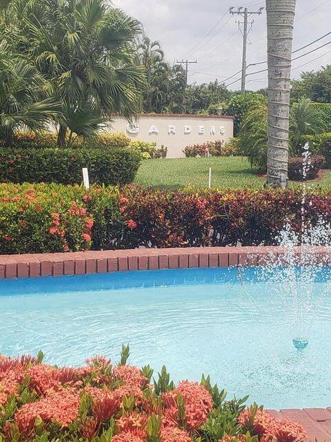 Building Photo - 2615 Garden Dr N