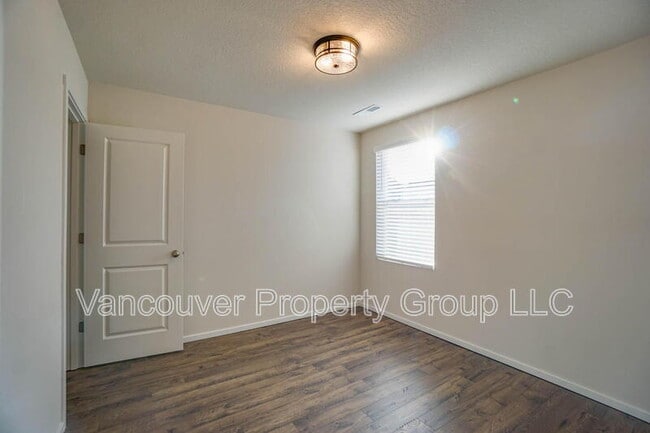 Building Photo - 4945 NE 24th Ave