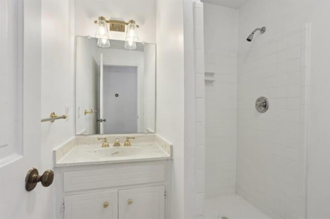 Building Photo - 49 Willow Glen NE