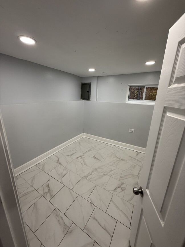 Building Photo - 2011 Grey Ave