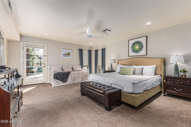 Building Photo - 5821 E Cactus Rd