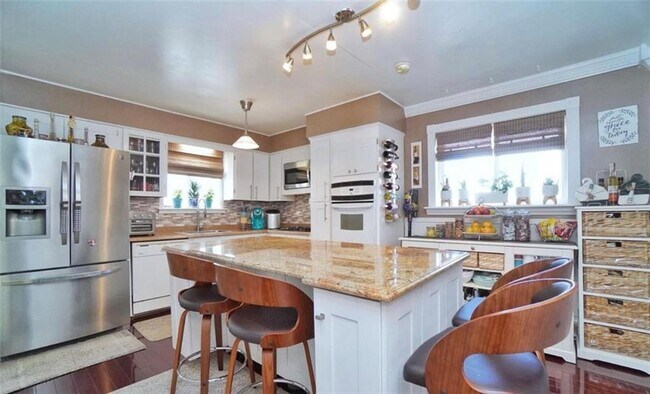 Building Photo - 21 Amador St