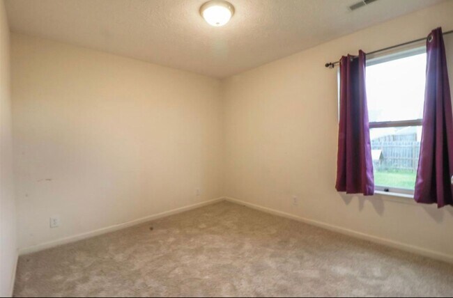 Building Photo - BRITTANY CHASE...3 Bedroom 2 Bath