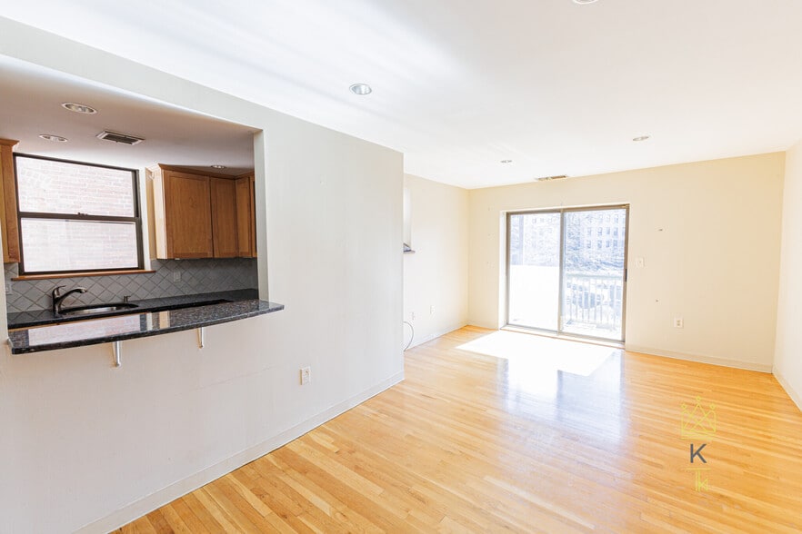 Building Photo - 90 Gainsborough St
