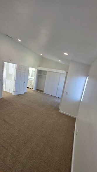 Building Photo - 210 S Paulsen