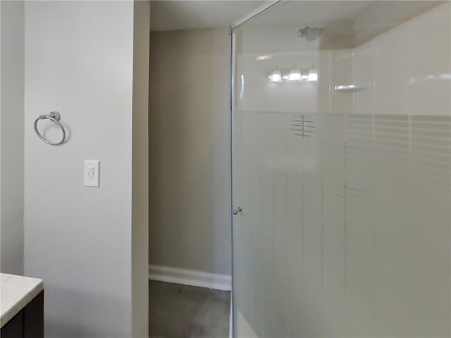 Building Photo - 3409 Brookview Dr