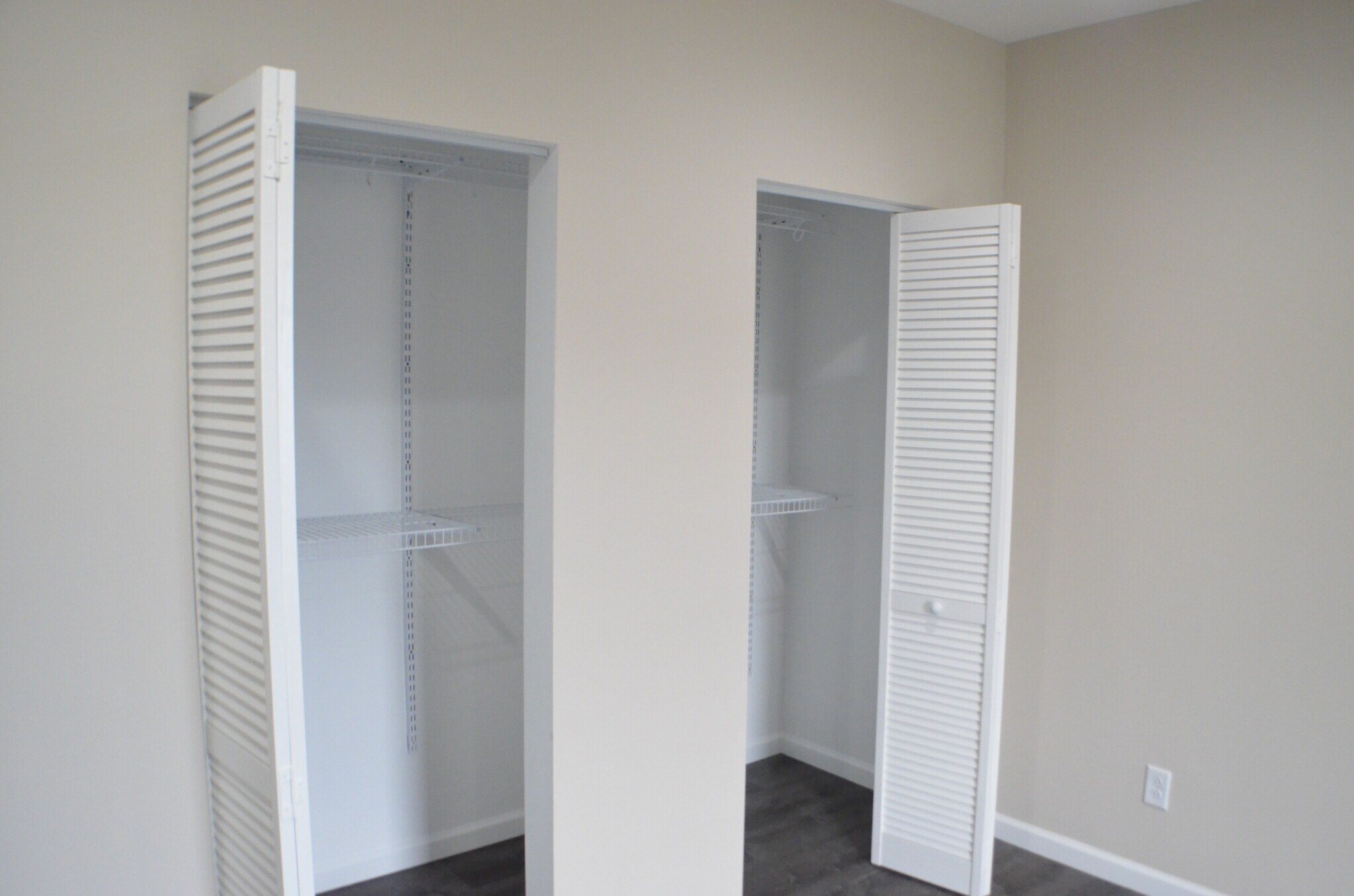 Building Photo - 563 Burritt St