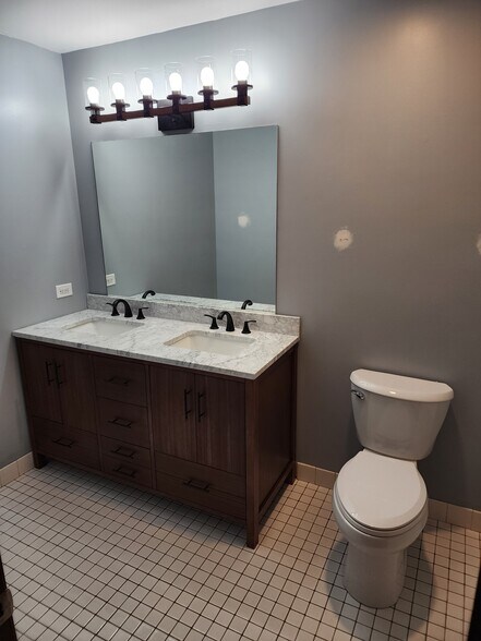 Master Bathroom - 840 N Tamarac Blvd