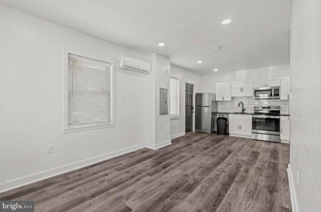 Building Photo - 2322 S 63rd St