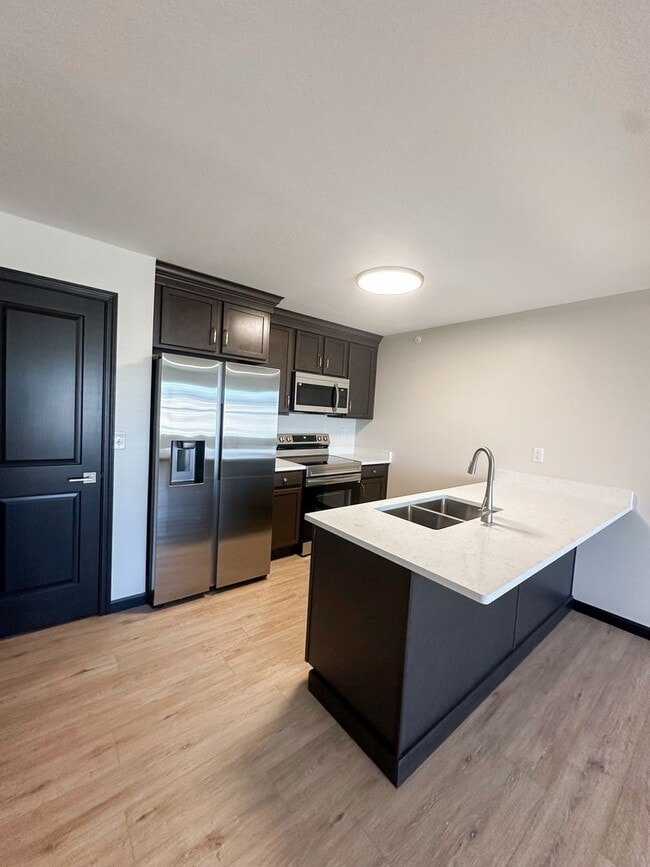 Building Photo - New! Beautiful 2 Bed, 2 Bath Apartment in PRIME location! Furnished & Unfurnished Options Available!