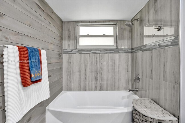 Building Photo - 5709 Bamboo Cir