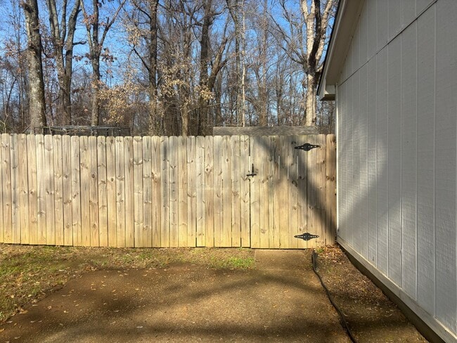 Building Photo - 5756 Crievewood Dr